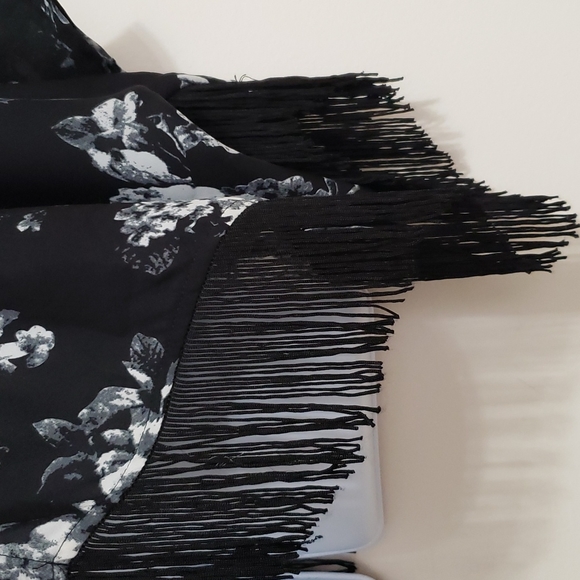 Jules & Jim Floral Print Top - Picture 3 of 10